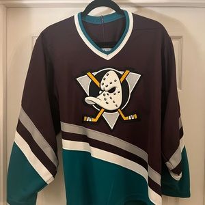Anaheim Ducks away vintage jersey . Man’s small